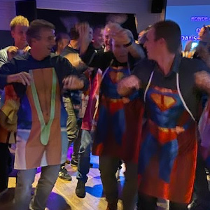 De jongens tegen de meisjes quiz en spelshow